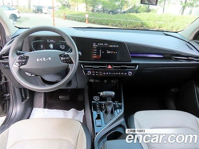Kia Niro 2022 — Фото 10/20