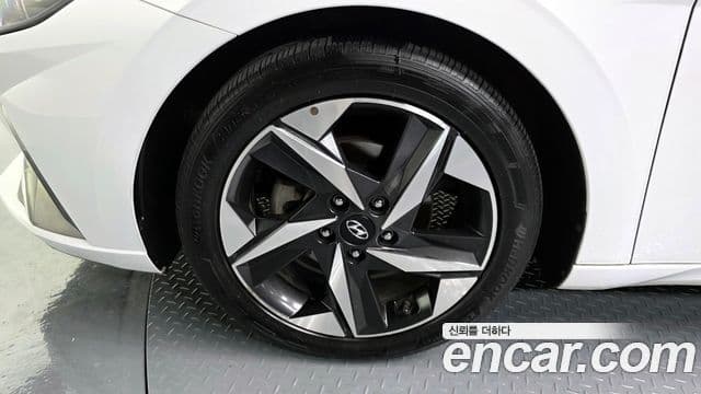 Hyundai The New Avante Hybrid 2020 — Photo 13/20