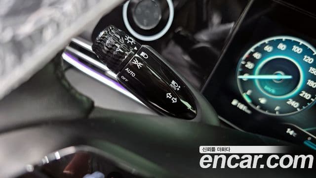 Hyundai The New Avante Hybrid 2020 — Photo 6/20