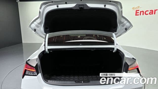 Hyundai The New Avante Hybrid 2020 — Photo 11/20