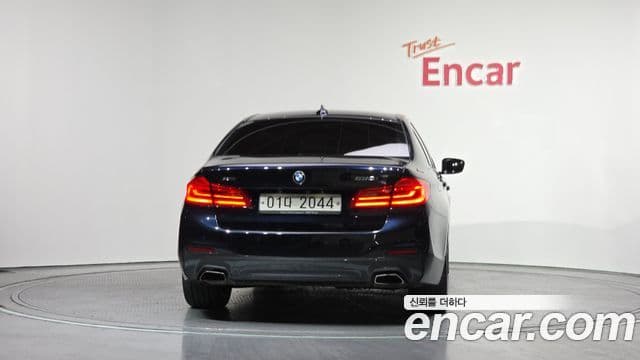 BMW 5 Series 2019 — Şəkil 8/20