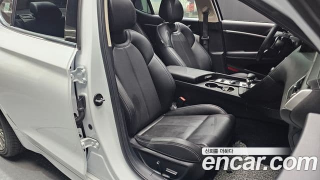 Genesis G70 2022 — ფოტო 18/20