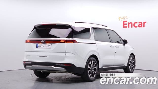 Kia Carnival 2023 — ფოტო 2/20