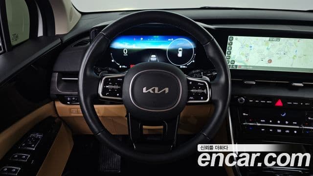 Kia Carnival 2023 — ფოტო 13/20