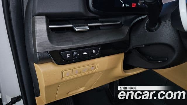 Kia Carnival 2023 — ფოტო 17/20
