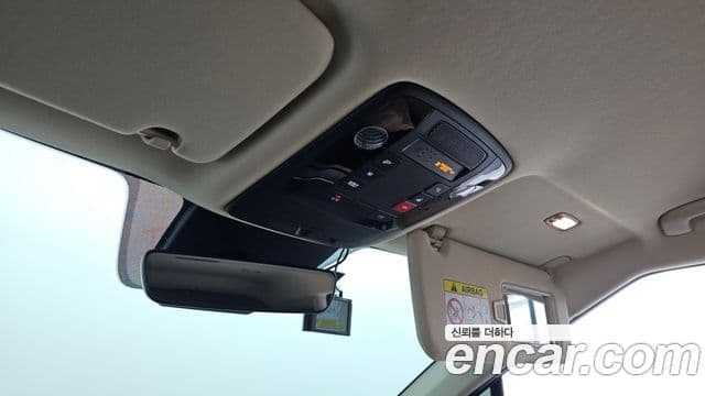 Kia Carnival 2023 — ფოტო 18/20