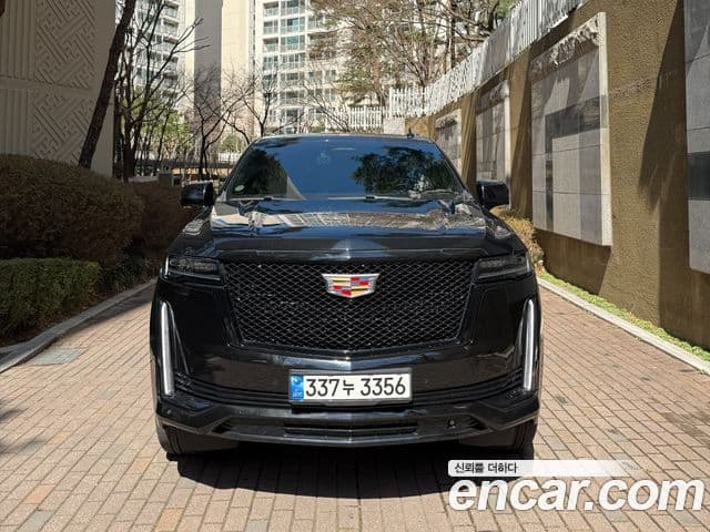Cadillac Escalade 2022 — ფოტო 2/10