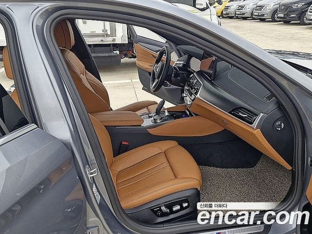 BMW 5 Series 2023 — Фото 17/20