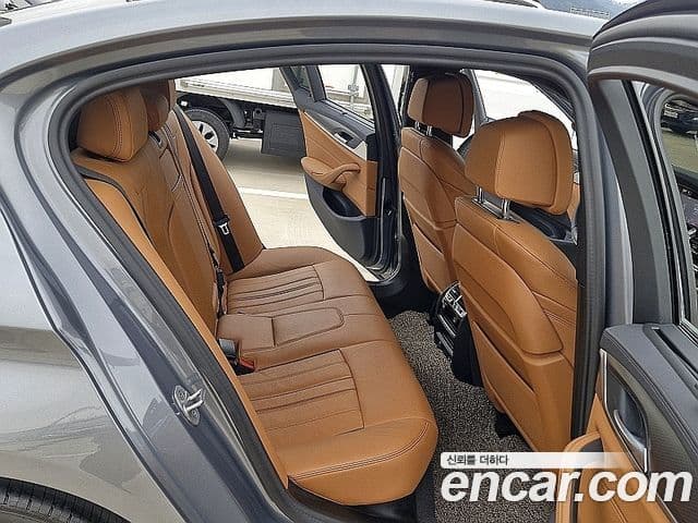 BMW 5 Series 2023 — Фото 18/20