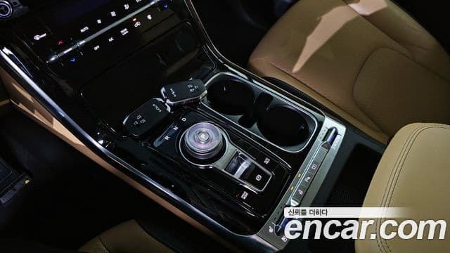 Kia Carnival 2022 — фото 9 из 20