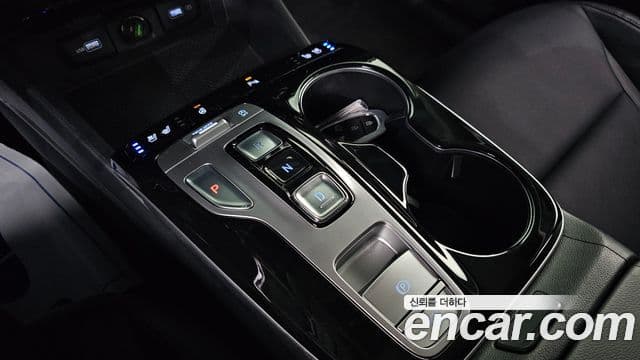 Hyundai Tucson Hybrid 2021 — Photo 8/20