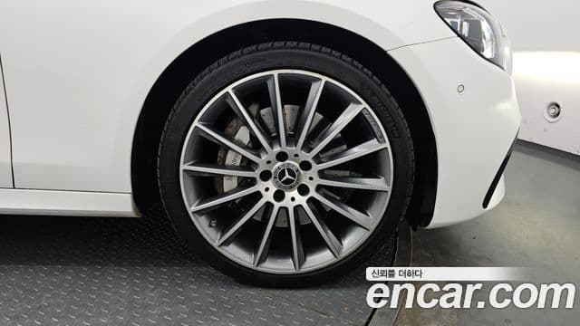 Mercedes-Benz E-Class 2021 — ფოტო 4/20