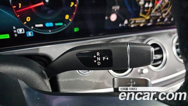 Mercedes-Benz E-Class 2021 — ფოტო 7/20