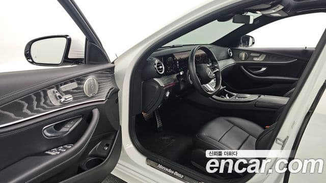 Mercedes-Benz E-Class 2021 — ფოტო 10/20