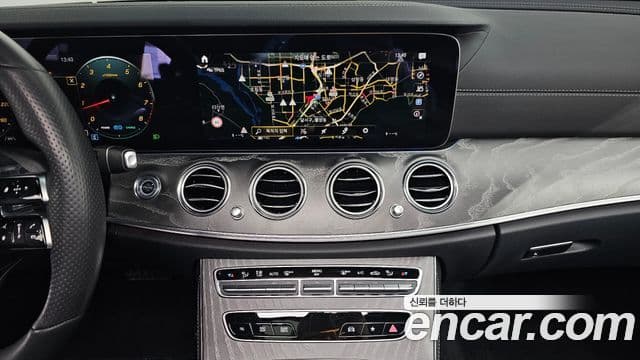 Mercedes-Benz E-Class 2021 — ფოტო 13/20