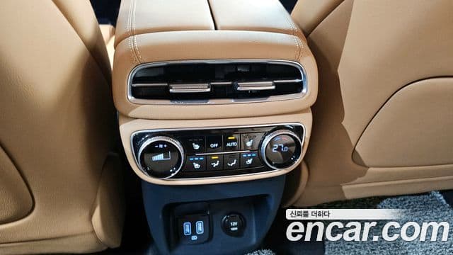 Genesis GV80 2021 — ფოტო 18/20