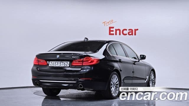 BMW 5 Series 2019 — ფოტო 1/20