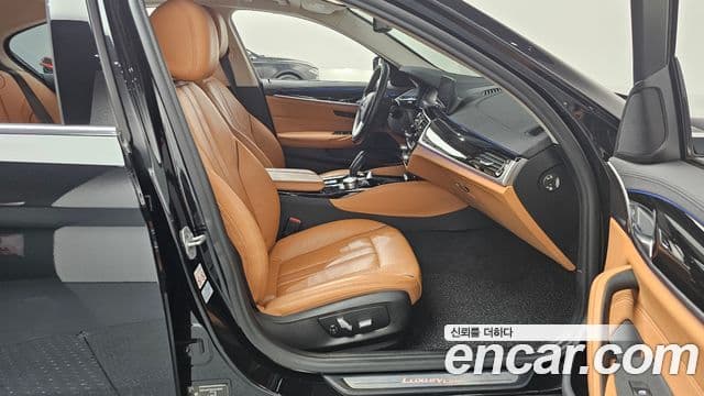 BMW 5 Series 2019 — ფოტო 10/20