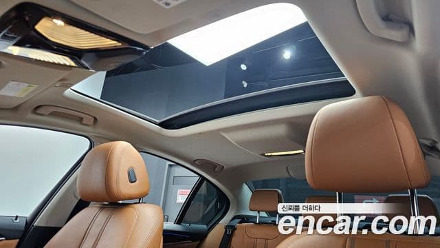 BMW 5 Series 2019 — ფოტო 18/20