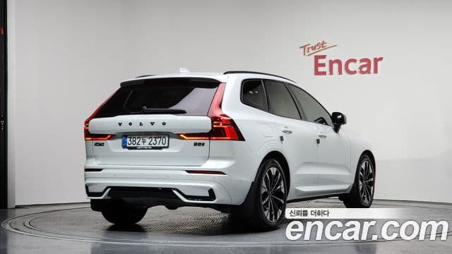 Volvo XC60 2025 — ფოტო 2/20