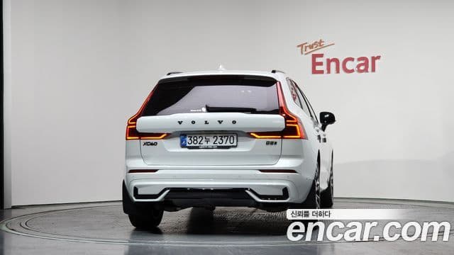 Volvo XC60 2025 — ფოტო 4/20