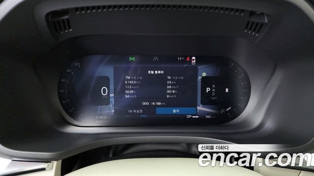 Volvo XC60 2025 — ფოტო 8/20