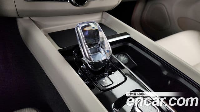 Volvo XC60 2025 — ფოტო 9/20