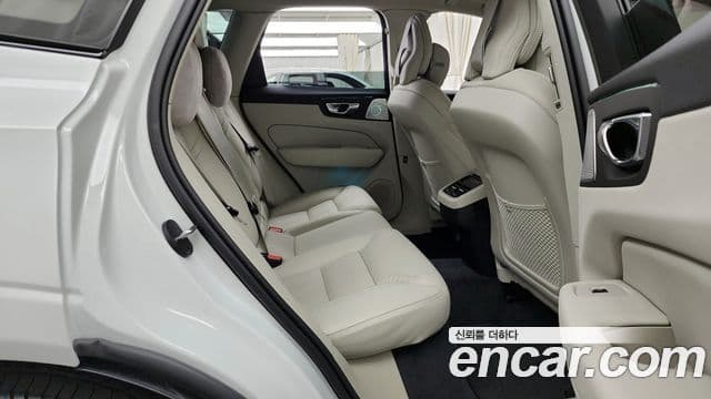 Volvo XC60 2025 — ფოტო 12/20