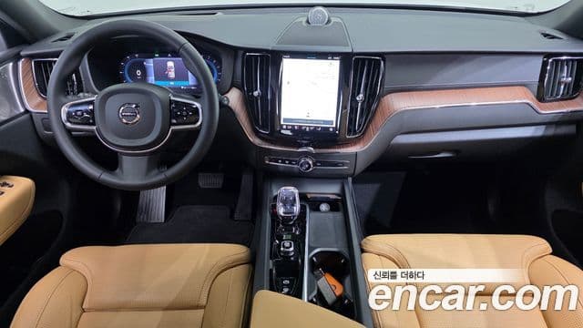 Volvo XC60 2023 — Фото 7/20