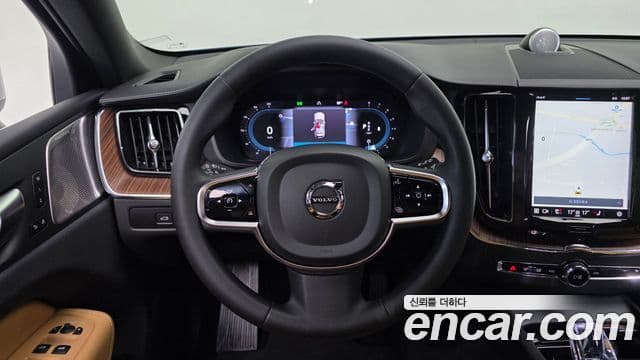 Volvo XC60 2023 — Фото 14/20