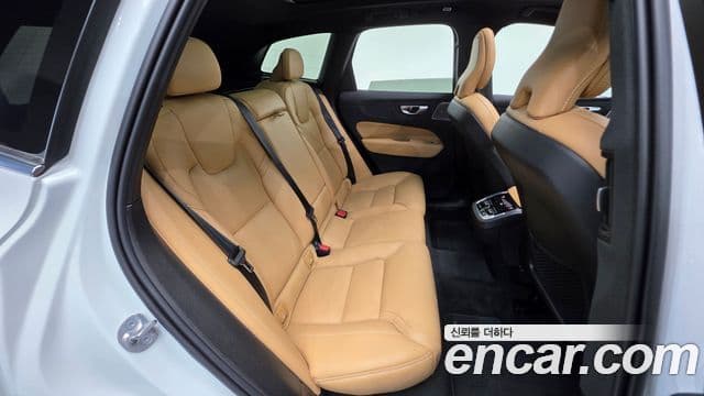 Volvo XC60 2023 — Фото 19/20