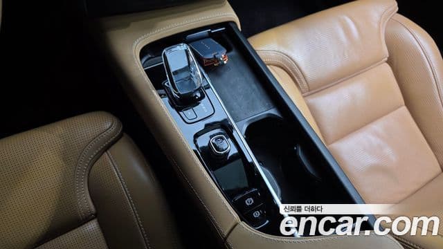 Volvo XC90 2022 — ფოტო 9/20