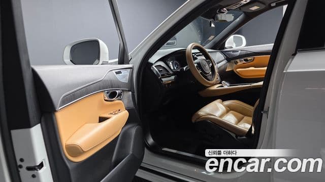 Volvo XC90 2022 — ფოტო 10/20