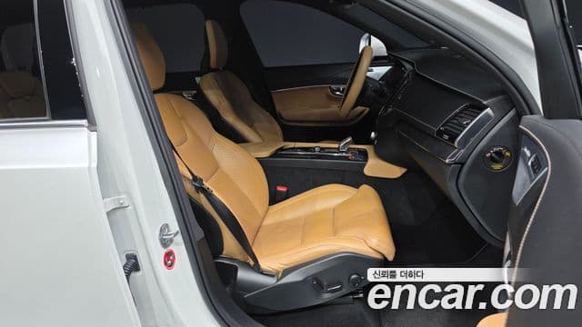 Volvo XC90 2022 — ფოტო 11/20