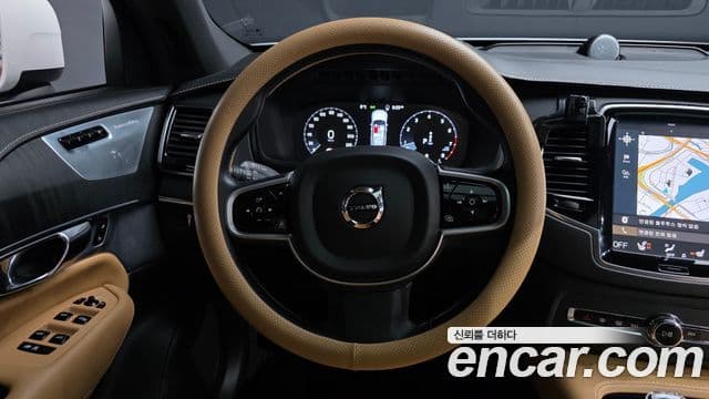 Volvo XC90 2022 — ფოტო 13/20