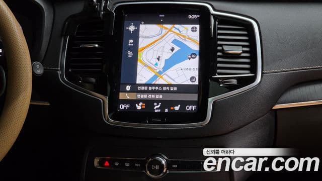 Volvo XC90 2022 — ფოტო 14/20