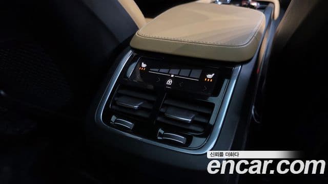 Volvo XC90 2022 — ფოტო 19/20