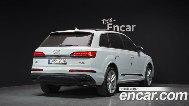 Audi Q7 2023 — Photo 18/20