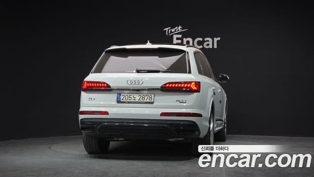Audi Q7 2023 — Photo 1/20