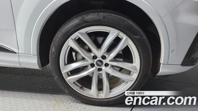 Audi Q7 2023 — Photo 5/20