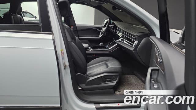 Audi Q7 2023 — Photo 19/20