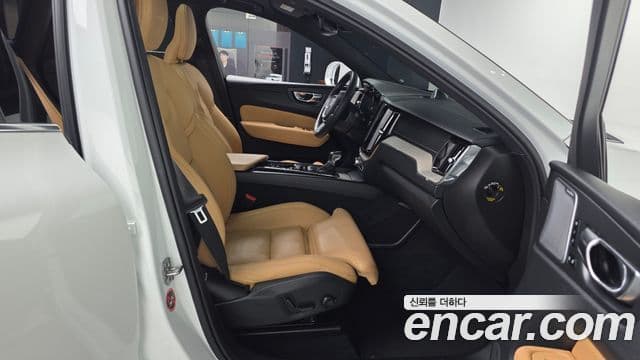 Volvo XC60 2019 — Şəkil 18/20
