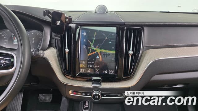 Volvo XC60 2019 — Şəkil 14/20