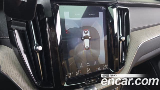 Volvo XC60 2019 — Şəkil 19/20