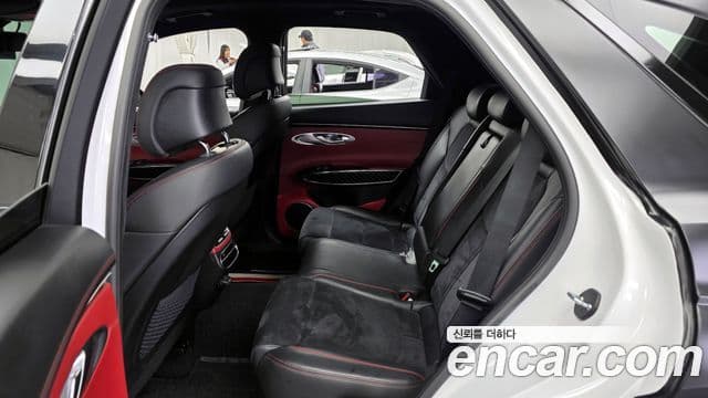 Genesis GV70 2021 — ფოტო 13/34