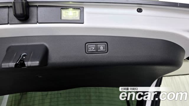 Genesis GV70 2021 — ფოტო 17/34