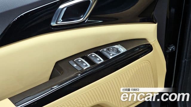Kia Carnival 2023 — Şəkil 18/20
