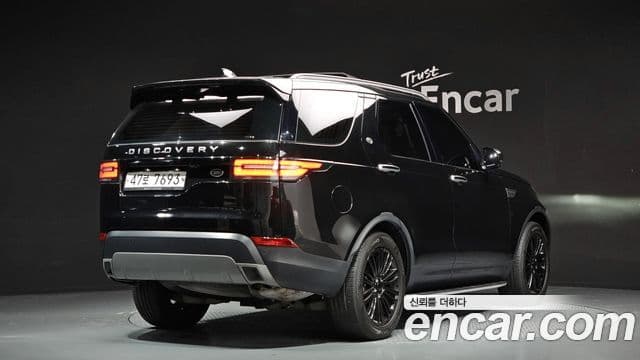Land Rover Discovery 5 2018 — Photo 4/20