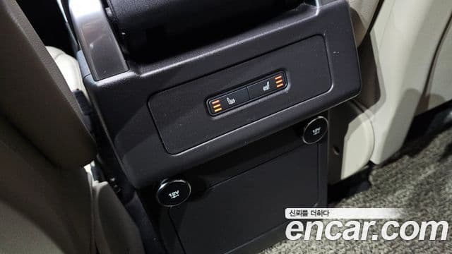 Land Rover Discovery 5 2018 — Photo 15/20