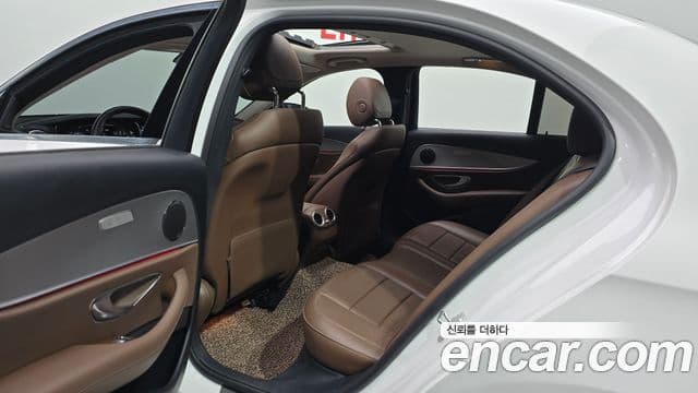 Mercedes-Benz E-Class 2018 — Şəkil 11/20